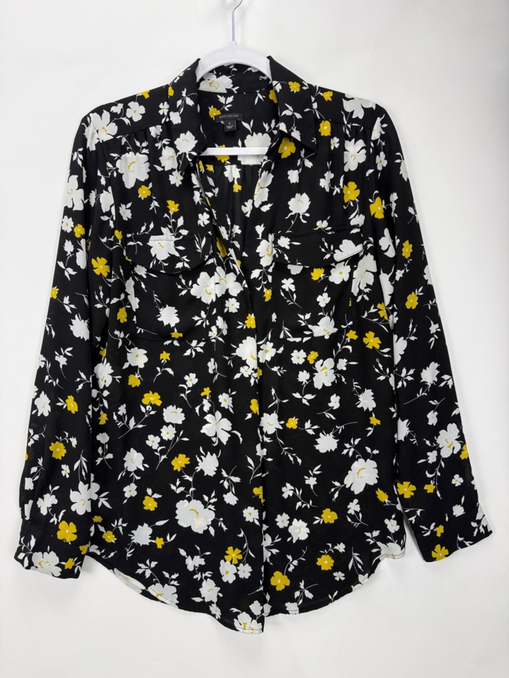 Ann Taylor Black Floral V-Neck Blouse with Yellow & White Flowers Medium